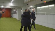 Laporta se funde en un abrazo con Xavi tras la victoria ante el Oporto