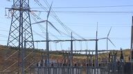 La CNMC ya alertó en enero de problemas para controlar la tensión de la red por el aumento de las renovables