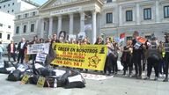 Peluqueros de toda España vuelven a salir a la calle para pedir el IVA reducido 