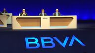 BBVA anuncia que estudia una posible fusión con el Sabadell