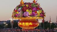 China iza su bandera en una gran ceremonia por el Día Nacional de la República Popular