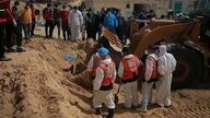 Continúan los trabajos para identificar a los cadáveres hallados en un hospital al sur de Gaza    