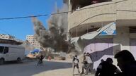 Israel ataca con una bomba un campo de desplazados en la ciudad de Gaza