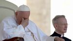 El Papa sale de quirófano tras una operación "sin complicaciones" de tres horas por una hernia en el estómago