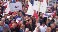Cientos de miles de personas salen a la calle en Varsovia contra el gobierno conservador