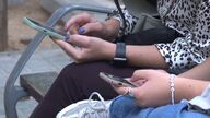 La mitad de los alumnos españoles de 15 años se ponen nerviosos si no tienen el móvil cerca