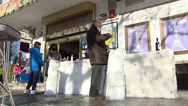 Un Bar De Hielo En El Barrio Madrileno De Aluche